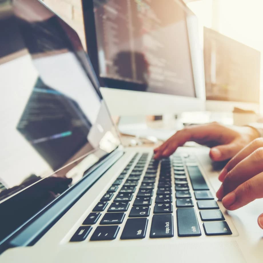 Strategie & Aufsetzen viersprachiger Onlineauftritt